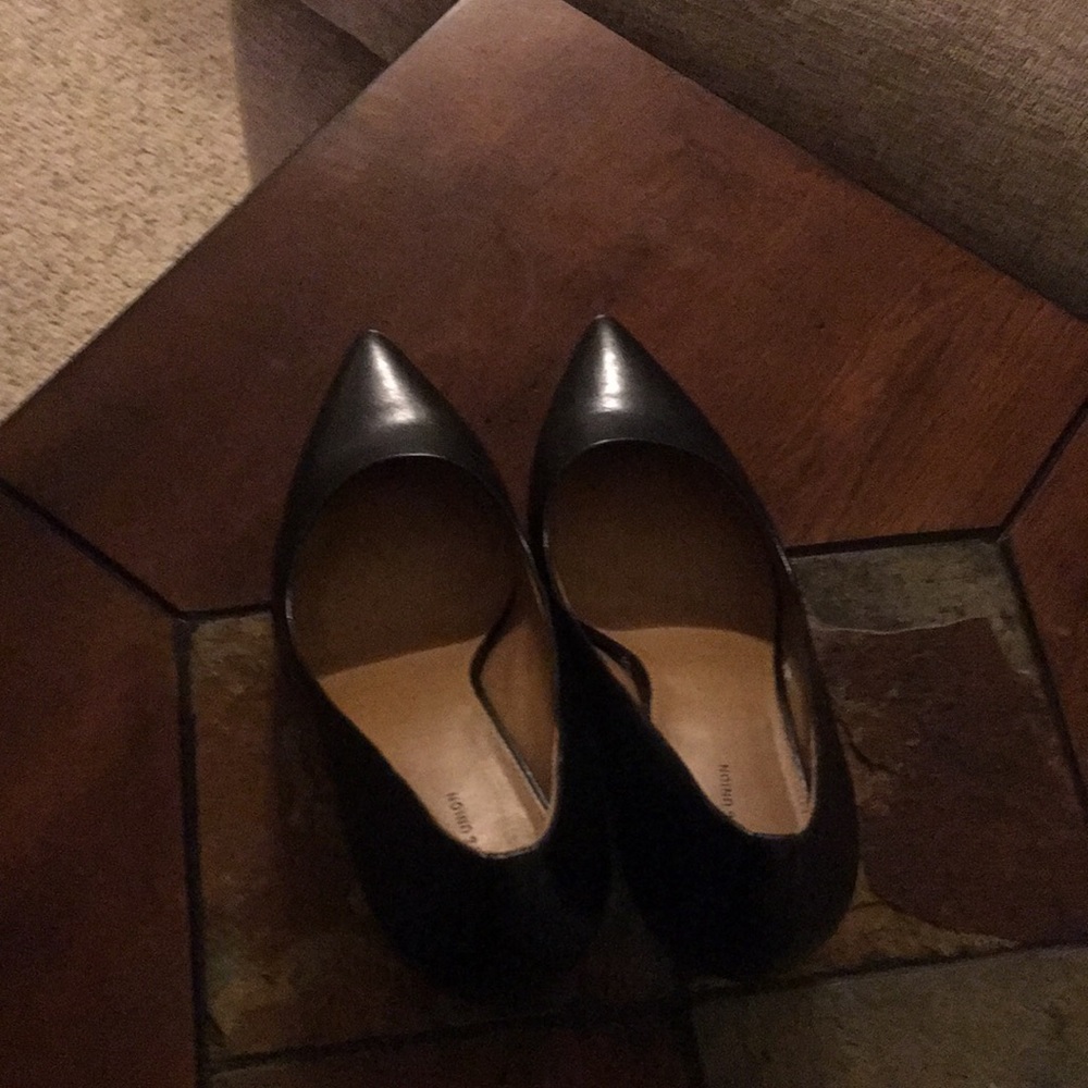 Pumps bought off Poshmark and too big for me.
